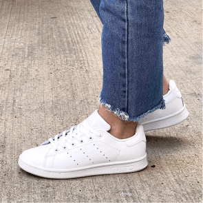 sneakers without socks unpleasant foot odor